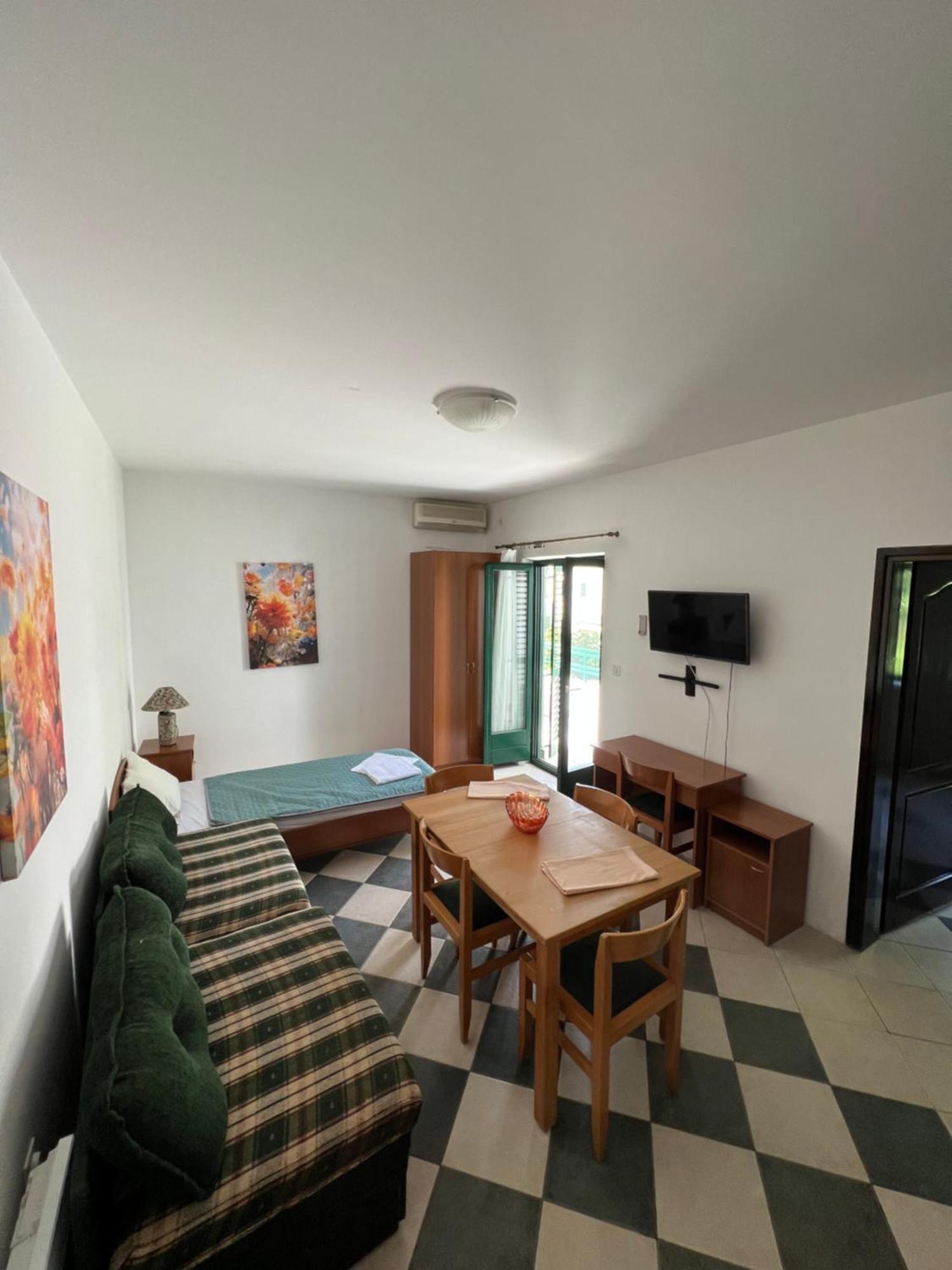 Renome Apartment Petrovac Luaran gambar